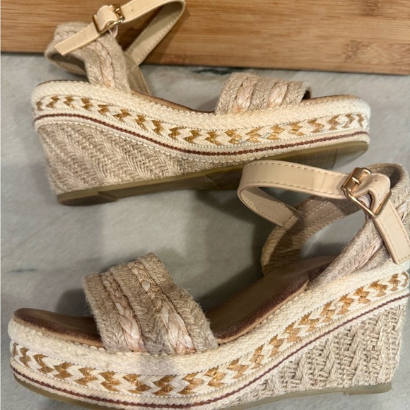 Beige Woven Wedge Sandals with Cork Heel EU 38 US 7.5 conversion - Picture 13 of 16